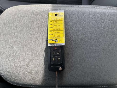 Used 2015 Chevrolet Impala LT w/ Convenience Package image 27