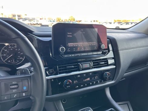 Used 2025 Nissan Pathfinder SV FWD image 21