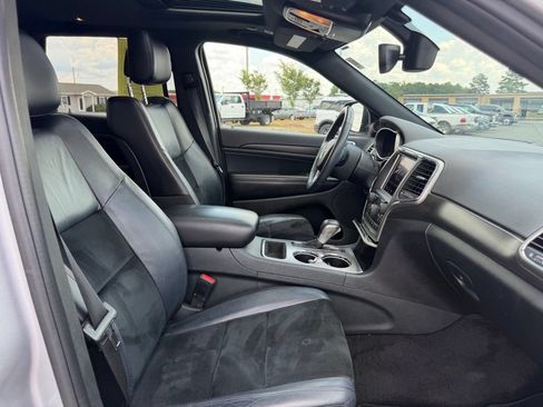 Used 2018 Jeep Grand Cherokee Altitude RWD image 32