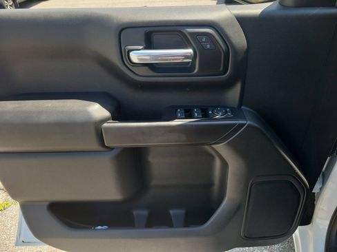 Used 2019 Chevrolet Silverado 1500 Custom Trail Boss w/ Custom Convenience Package AWD/4WD image 12