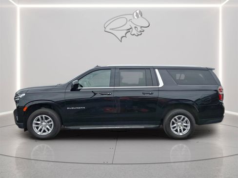 Used 2024 Chevrolet Suburban LT AWD/4WD image 2