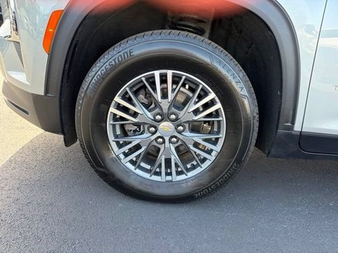 Certified 2025 Chevrolet Traverse LT AWD/4WD image 9