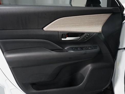 Used 2024 Toyota Grand Highlander Limited image 32