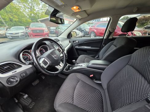 Used 2014 Dodge Journey SXT w/ Flexible Seating Group image 19