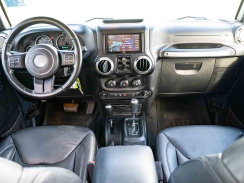 Used 2016 Jeep Wrangler Unlimited Rubicon w/ Connectivity Group AWD/4WD image 25
