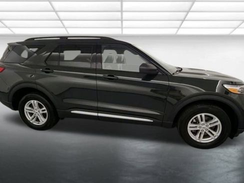 Used 2022 Ford Explorer XLT w/ Equipment Group 202A image 11