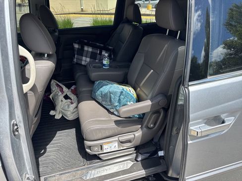 Used 2016 Honda Odyssey Touring Elite image 8