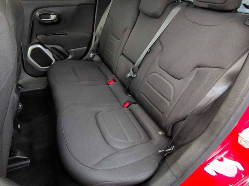 Used 2018 Jeep Renegade Latitude w/ UConnect 8.4 Nav Group image 21