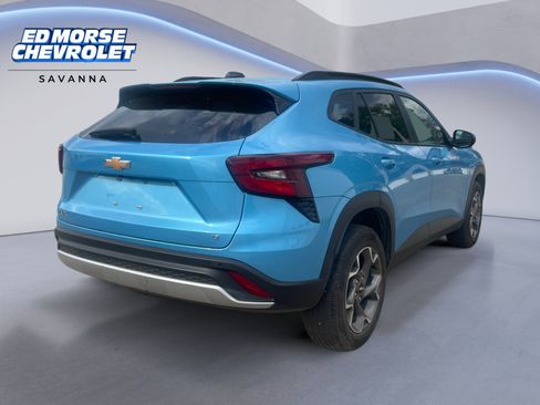 Used 2025 Chevrolet Trax LT w/ Sunroof Package FWD image 5