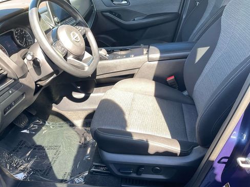 Used 2023 Nissan Rogue SV image 12
