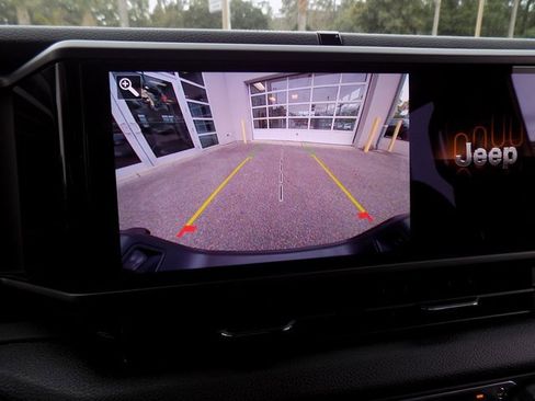 Used 2024 Jeep Gladiator Sport image 32