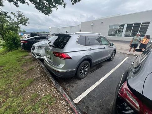 Used 2022 Volkswagen Tiguan SE FWD image 7