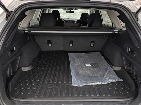 Used 2025 Subaru Outback Premium image 18