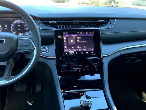 New 2025 Jeep Grand Cherokee Laredo image 13