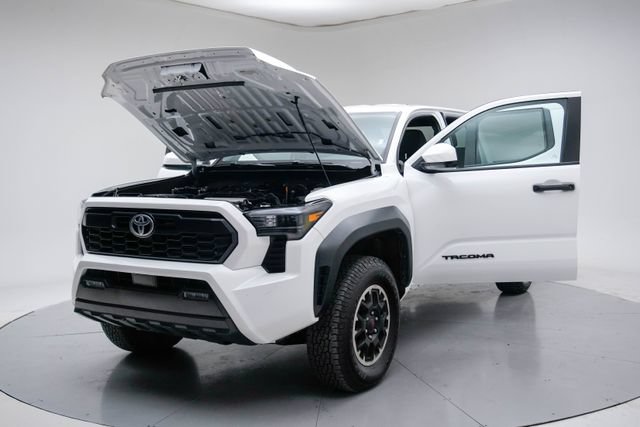 Used 2024 Toyota Tacoma TRD Off-Road AWD/4WD image 17