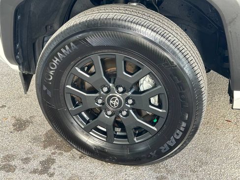 Used 2025 Toyota 4Runner SR5 AWD/4WD image 30