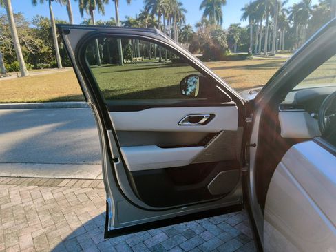 Used 2020 Land Rover Range Rover Velar R-Dynamic S image 19