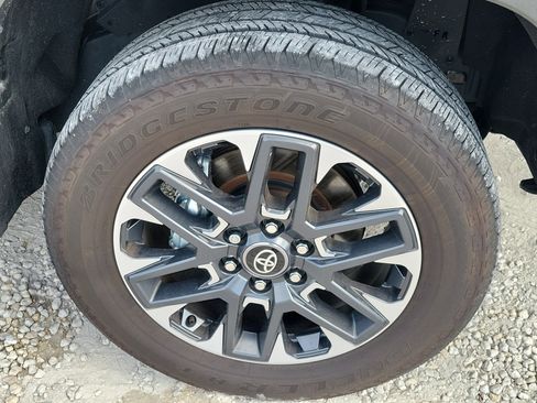 Used 2025 Toyota Tundra Limited AWD/4WD image 8