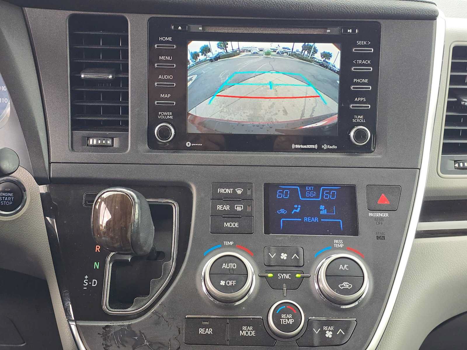 Used 2019 Toyota Sienna XLE FWD image 29