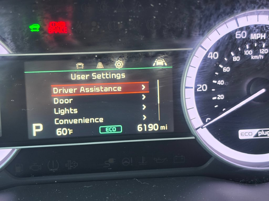 Used 2020 Kia Niro LXS FWD image 26