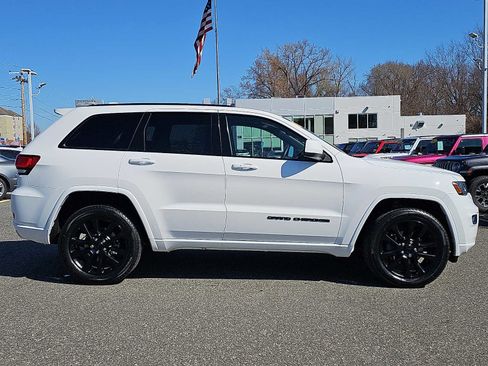 Used 2019 Jeep Grand Cherokee Altitude AWD/4WD image 7