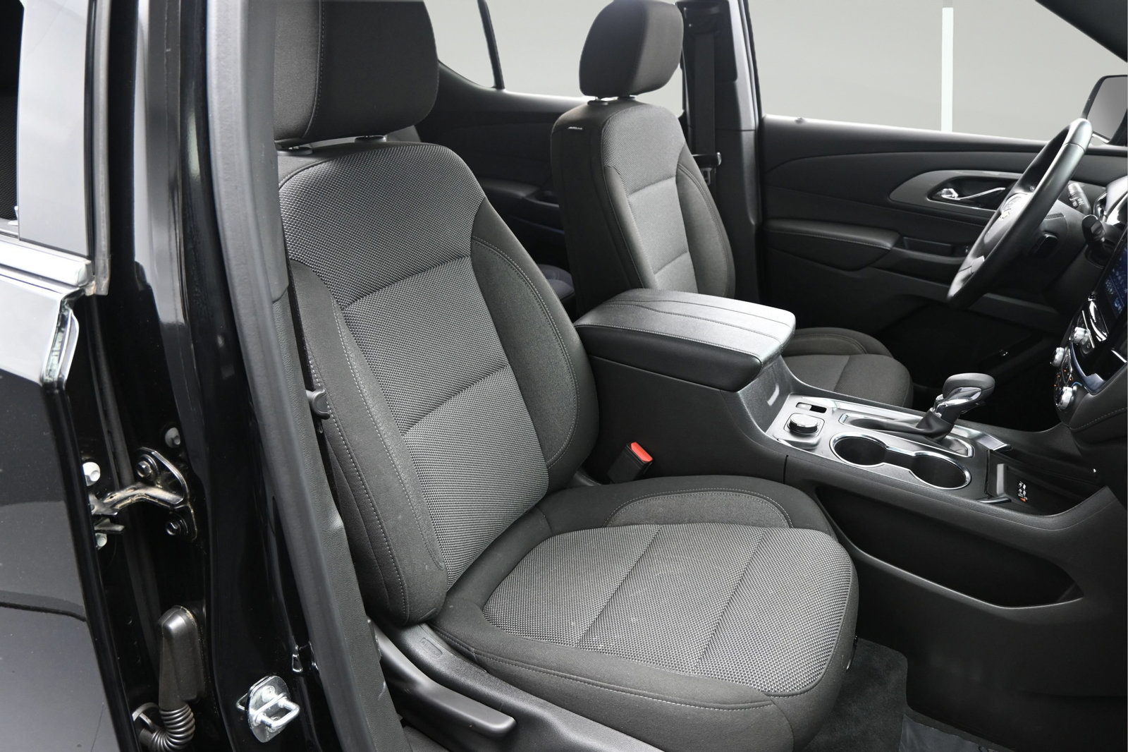 Used 2023 Chevrolet Traverse LT FWD image 15