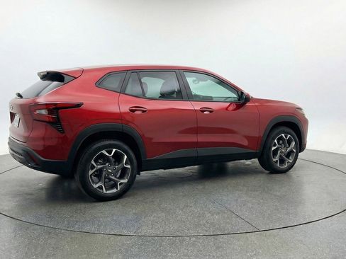 Used 2025 Chevrolet Trax LT FWD image 9
