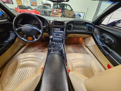 Used 2000 Chevrolet Corvette Coupe w/ Roof Pkg image 19