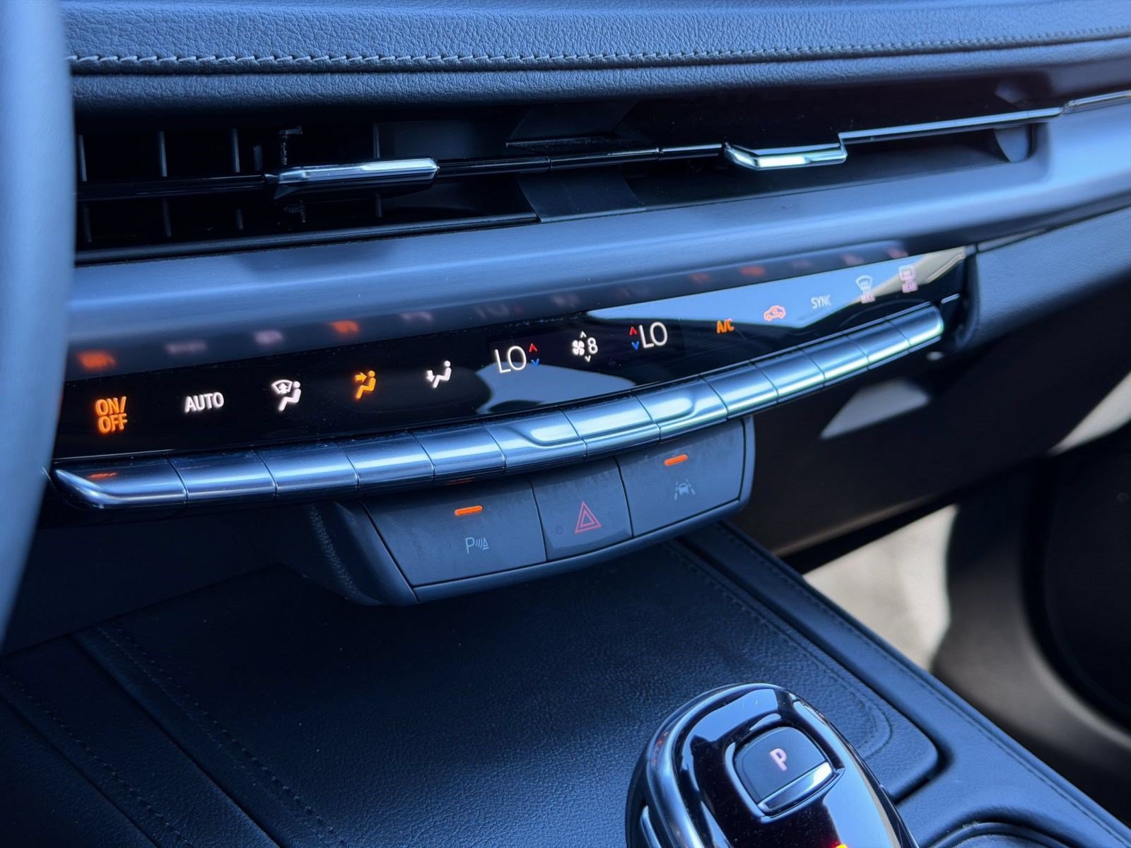 Used 2025 Cadillac XT4 Premium Luxury FWD image 18