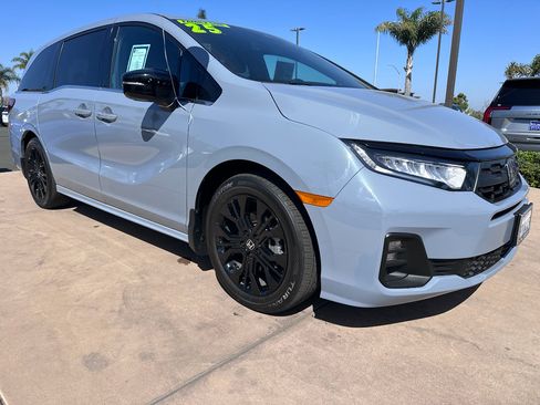 Used 2025 Honda Odyssey Sport-L image 3