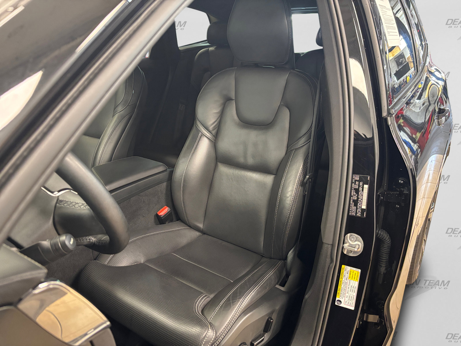 Used 2024 Volvo XC60 B5 Ultimate w/ Climate Package AWD/4WD image 38
