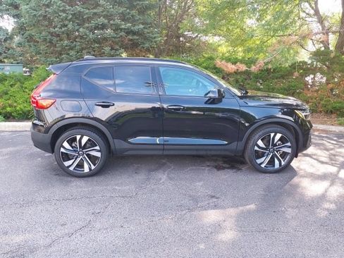 Used 2024 Volvo XC40 B5 Ultimate w/ Protection Package Premier AWD/4WD image 4