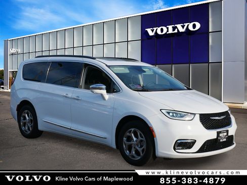 Used 2022 Chrysler Pacifica Limited w/ Uconnect Theater Family Group AWD/4WD image 1