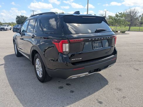 Used 2025 Ford Explorer Active w/ Active Comfort Package RWD image 7