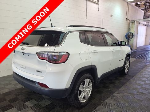 Used 2022 Jeep Compass Latitude w/ Sun and Sound Group AWD/4WD image 3