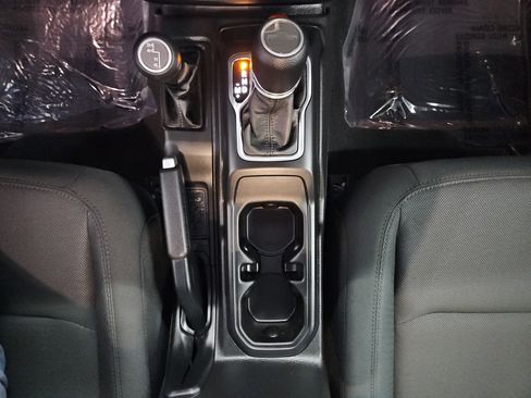 Used 2023 Jeep Gladiator Willys image 18