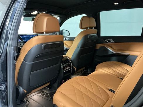 Certified 2025 BMW X7 xDrive40i w/ Premium Package AWD/4WD image 25