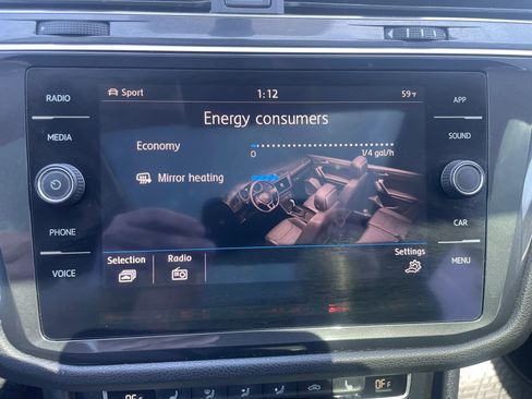 Used 2019 Volkswagen Tiguan SE w/ Panoramic Sunroof Package image 9