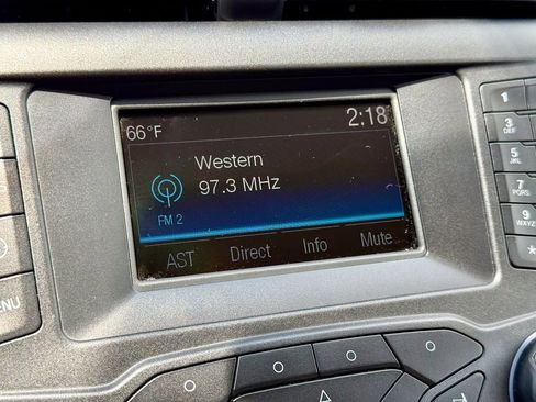 Used 2015 Ford Fusion SE FWD image 23