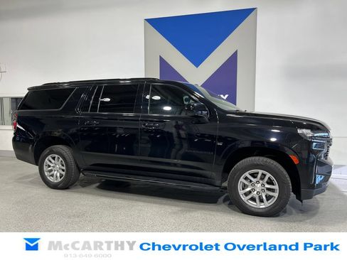 Used 2022 Chevrolet Suburban RST AWD/4WD image 3