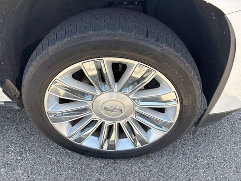 Used 2018 Cadillac Escalade Platinum image 4