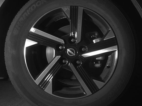 Used 2025 Nissan Sentra SV FWD image 13