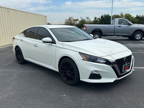 Used 2022 Nissan Altima 2.5 S image 3