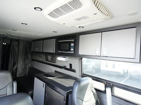 Used 2015 Mercedes-Benz Sprinter 2500 image 13