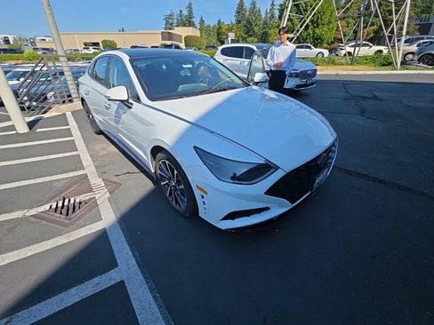 Used 2021 Hyundai Sonata Limited w/ Preferred Accessory Package FWD image 1