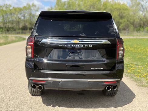 Used 2023 Chevrolet Suburban Premier AWD/4WD image 7