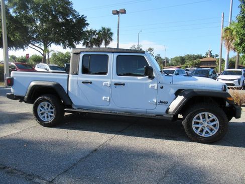 Used 2023 Jeep Gladiator Sport AWD/4WD image 2