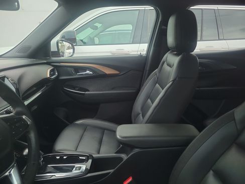 Used 2023 Chevrolet TrailBlazer ACTIV w/ Sun and Liftgate Package FWD image 9
