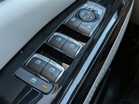 Used 2024 Kia Carnival SX Prestige image 29