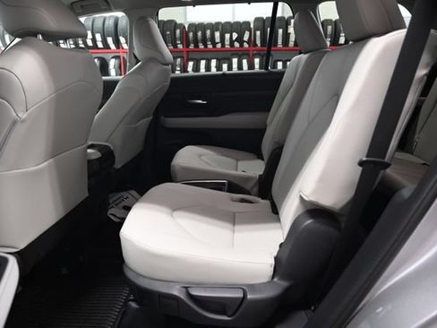 Certified 2025 Toyota Grand Highlander AWD Hybrid image 12